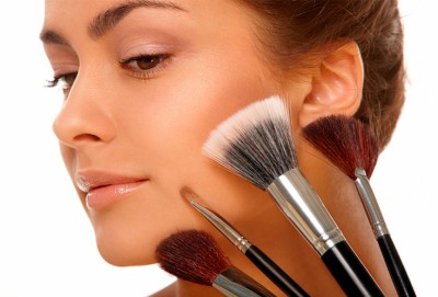Как научиться делать красивый макияж самой себе