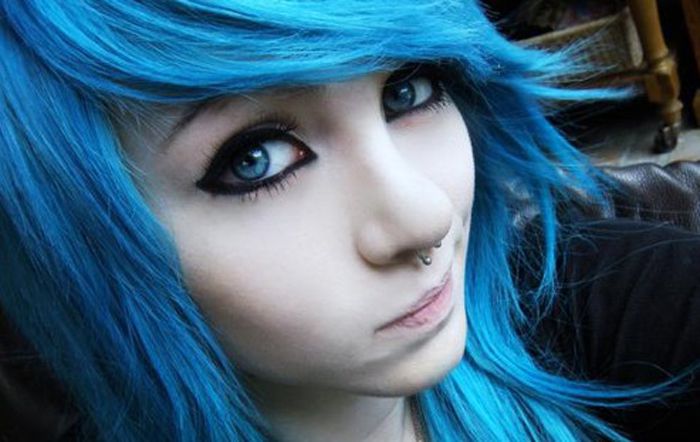 эмо макияж с голубыми волосами