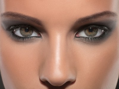 эффектный дымчатый макияж глаз